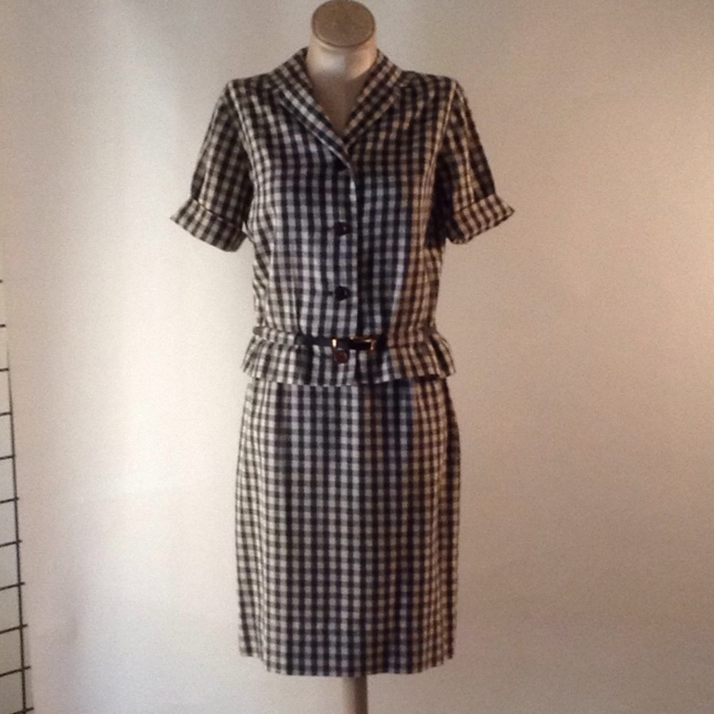 Vintage 1960's 2 piece skirt suit.